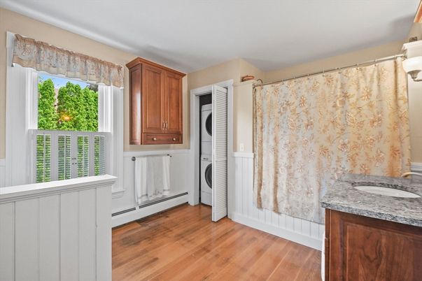Interior, Washer, Wood Texture Flooring