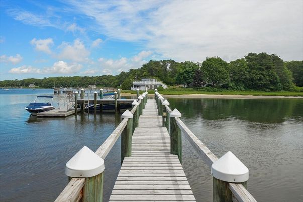 Exterior, Lake