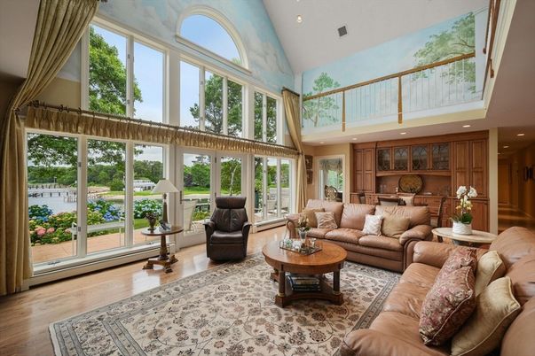 Interior, Living room, Recessed Lighting, Sun Room, Wood Texture Flooring