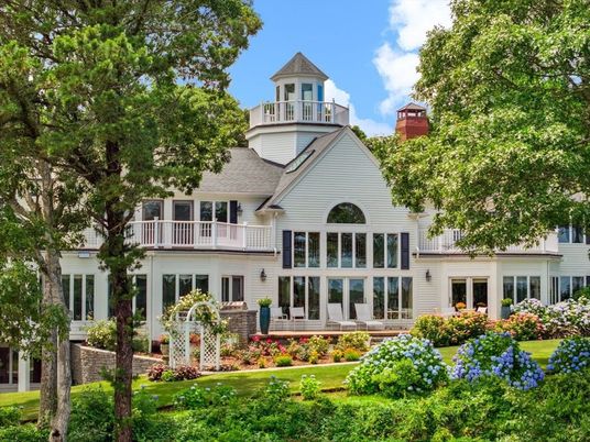 Backyard, Exterior, Facade, Queen Anne Victorian