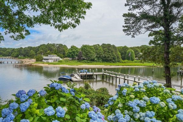 Exterior, Lake