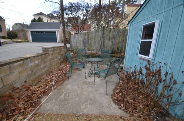 Detached Garage, Exterior