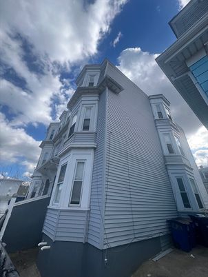 Exterior, Facade, Rowhouse