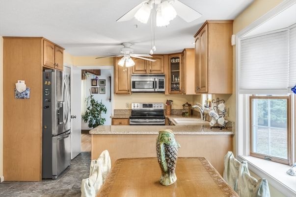 Dining room, Interior, Kitchen, Stainless Steel Appliances, Wood Texture Flooring