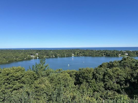 Exterior, Lake
