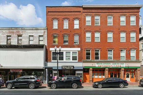 Exterior, Facade, Brick Facade, Rowhouse