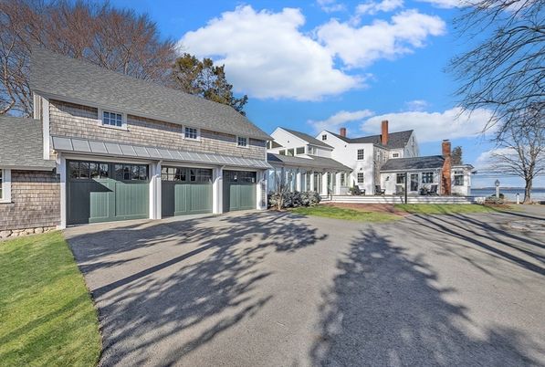 Attached, Exterior, Facade, Cape Cod