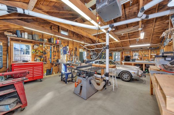 Garage, Interior, Wooden Beams