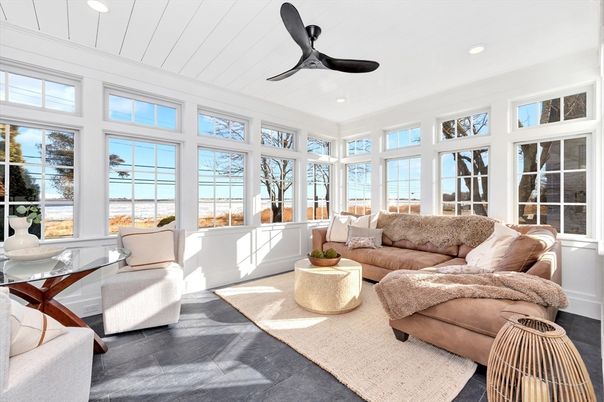 Interior, Living room, Recessed Lighting, Sun Room, Wood Texture Flooring