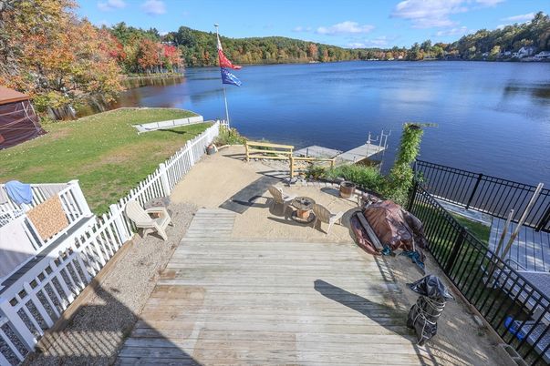 Exterior, Lake