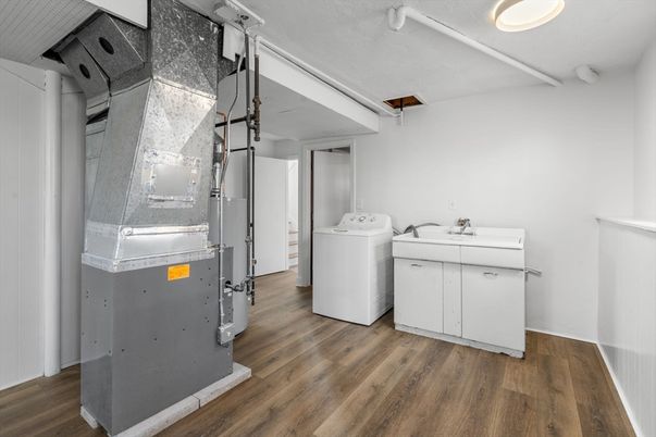 Interior, Washer, Wood Texture Flooring