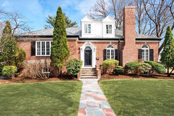 Exterior, Facade, Brick Facade, Georgian