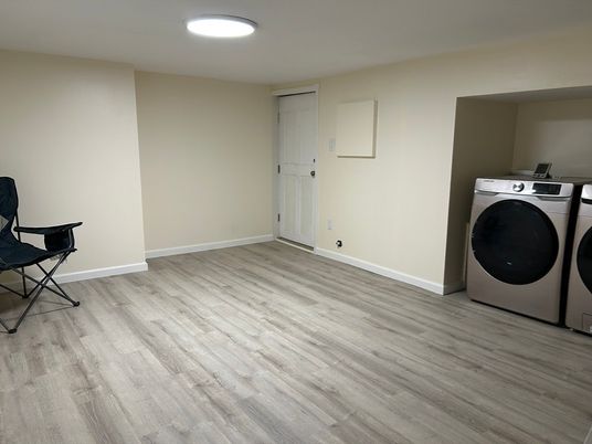 Interior, Recessed Lighting, Washer, Wood Texture Flooring
