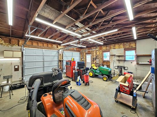 Fitness Equipment, Garage, Interior, Wooden Beams