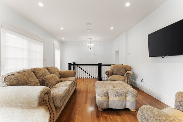 Interior, Living room, Pendant Lights, Recessed Lighting, Wood Texture Flooring