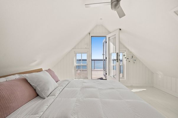 Bedroom, Interior, Water