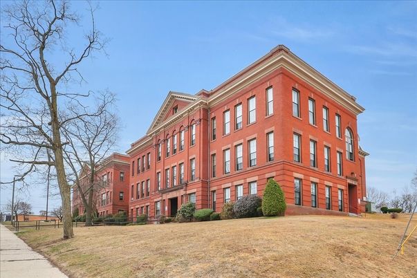 Exterior, Facade, Chicago School