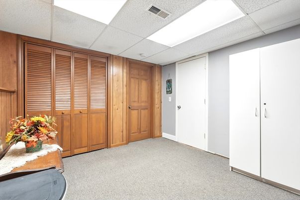 Empty room, Interior, Recessed Lighting, Wooden Walls