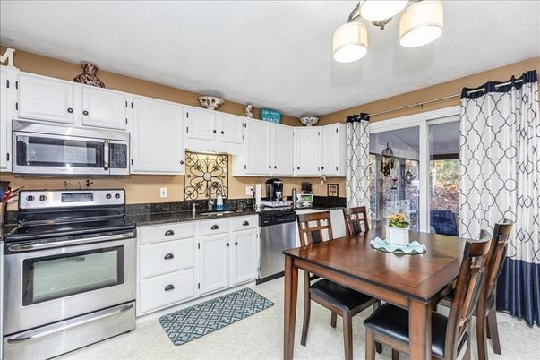 Dining room, Interior, Kitchen, Stainless Steel Appliances