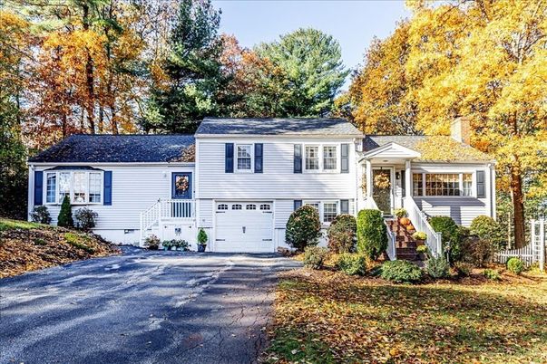 Attached, Exterior, Facade, Raised Ranch