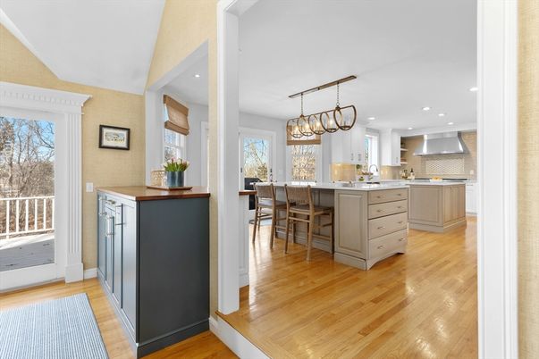 Chandelier, Dining room, Interior, Kitchen, Pendant Lights, Recessed Lighting, Stainless Steel Appliances, Wood Texture Flooring