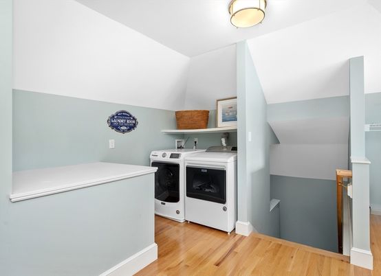 Interior, Washer, Wood Texture Flooring
