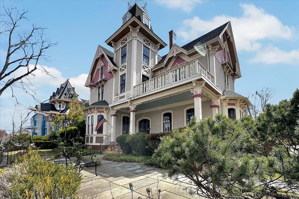 Exterior, Facade, Queen Anne Victorian