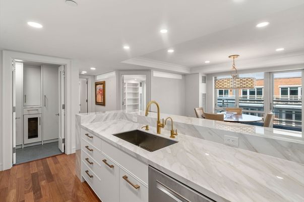 Chandelier, Dining room, Interior, Kitchen, Pendant Lights, Recessed Lighting, Wood Texture Flooring