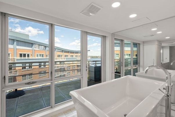 Bathroom, Free Standing Baths, Interior, Recessed Lighting, Water