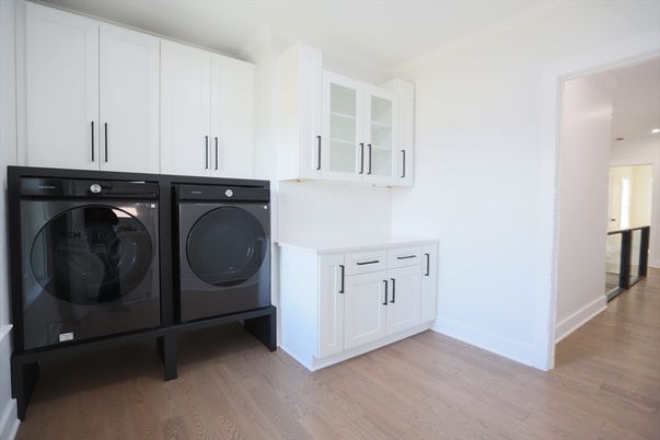 Interior, Washer, Wood Texture Flooring