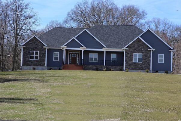 Exterior, Facade, Ranch
