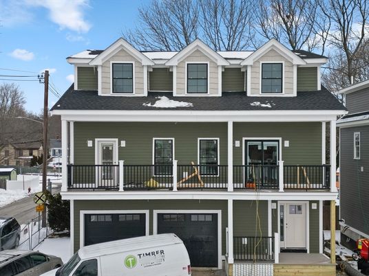 Attached, Exterior, Facade, American Foursquare