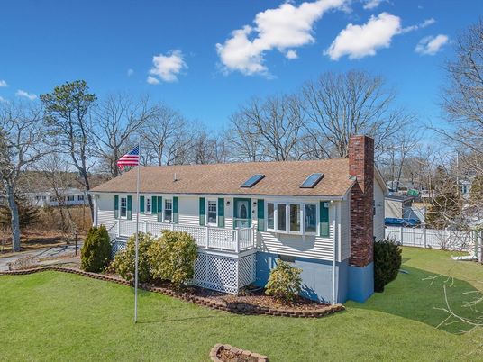 Backyard, Exterior, Facade, Cape Cod