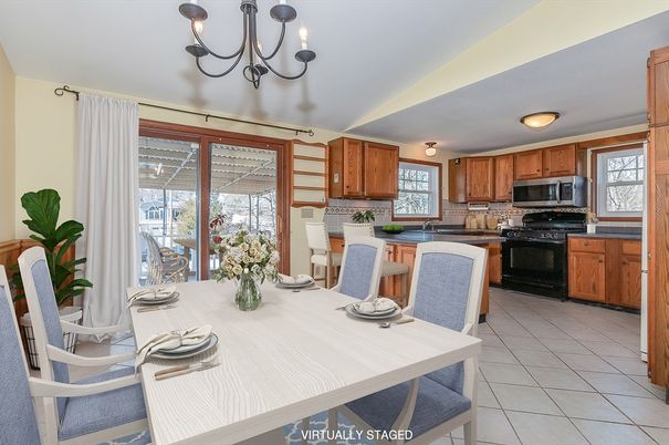 Chandelier, Dining room, Interior, Kitchen, Stainless Steel Appliances