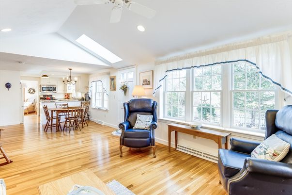 Chandelier, Dining room, Interior, Kitchen, Recessed Lighting, Wood Texture Flooring