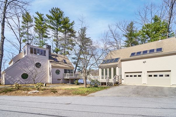 Attached, Exterior, Facade, Solar Panels, None