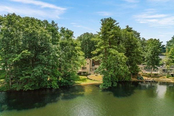 Exterior, Lake