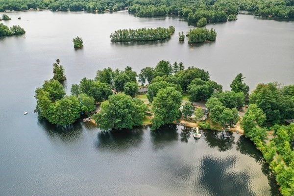 Exterior, Lake