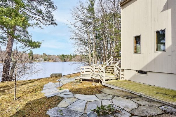 Exterior, Lake