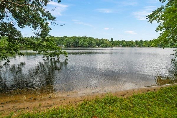 Exterior, Lake