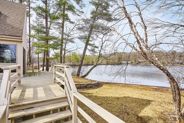 Exterior, Lake
