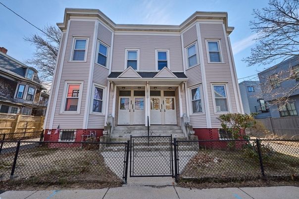 Exterior, Facade, Rowhouse