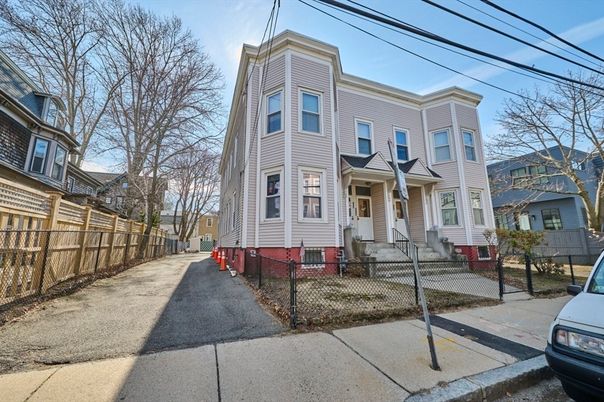 Exterior, Facade, Queen Anne Victorian