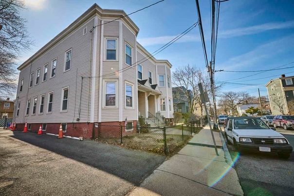 Exterior, Facade, Queen Anne Victorian