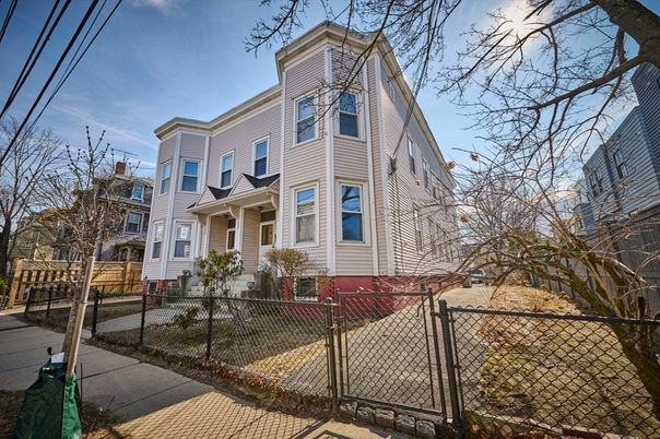 Exterior, Facade, Queen Anne Victorian