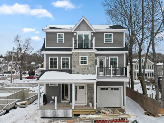 Attached, Exterior, Facade, American Foursquare