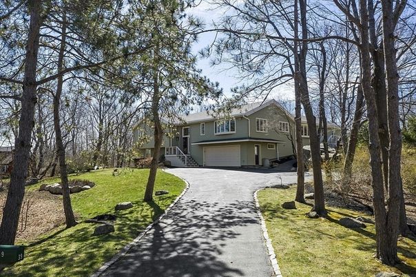 Attached, Exterior, Facade, Raised Ranch