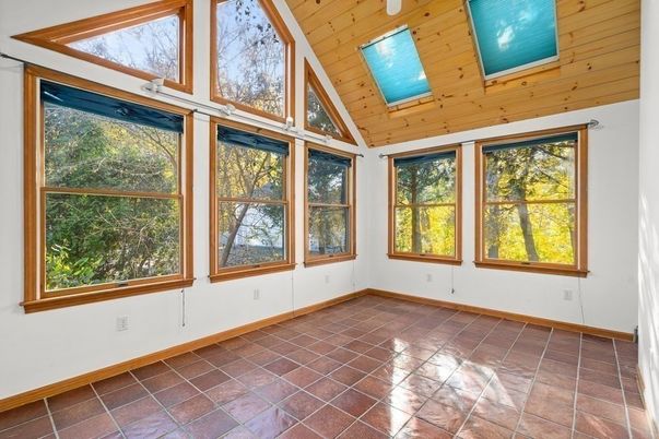 Empty room, Interior, Wooden Ceilings, Wooden Walls