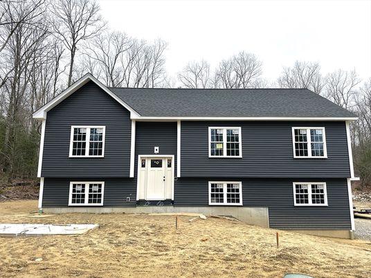 Exterior, Facade, Raised Ranch