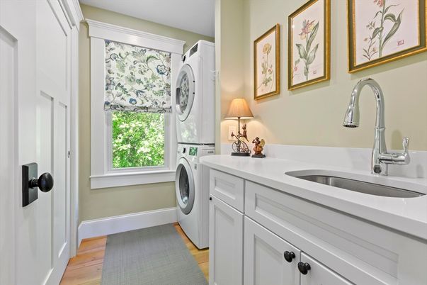 Interior, Washer, Wood Texture Flooring